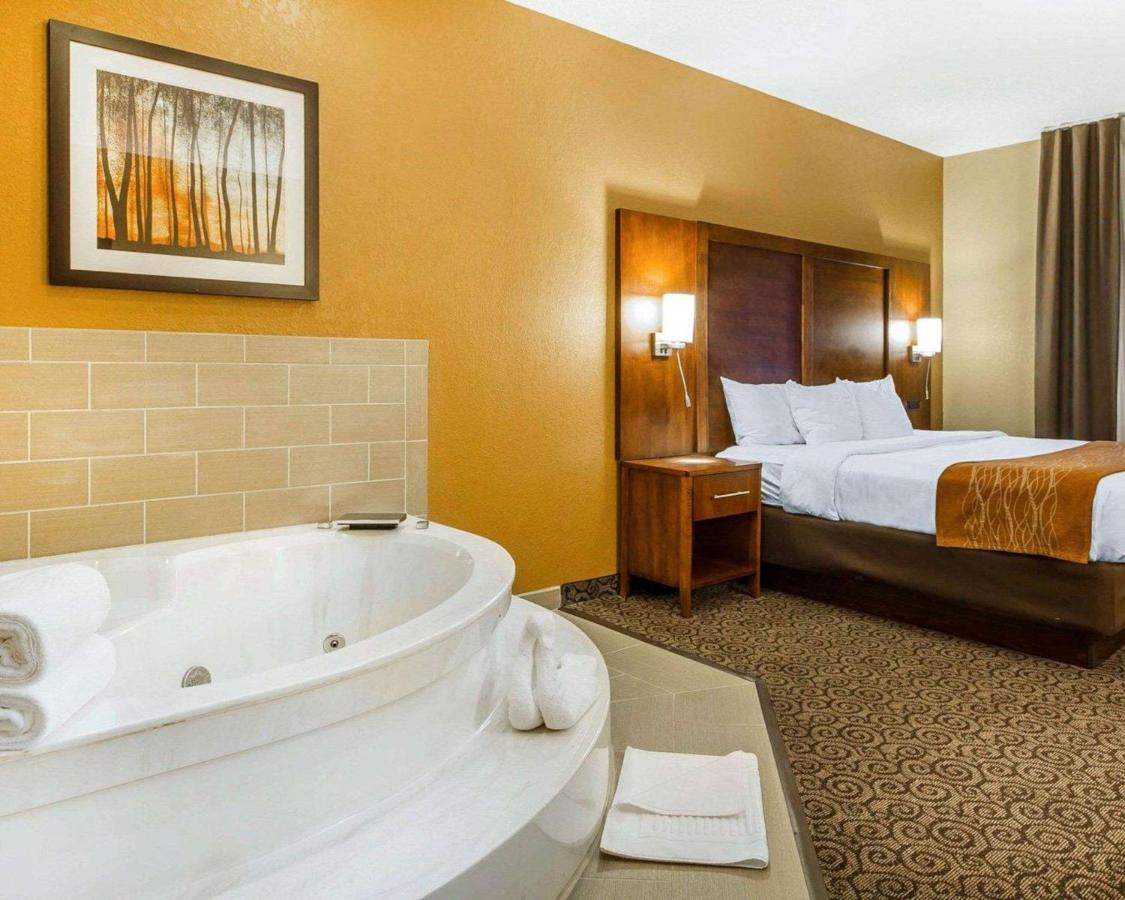 King Suite with Spa Bath at Comfort Suites Ramsey