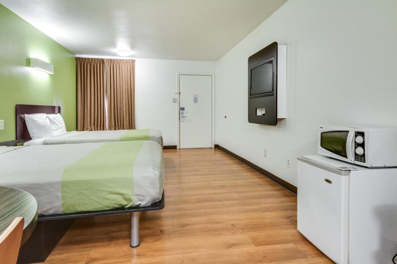 | Motel 6-Longview, TX - North