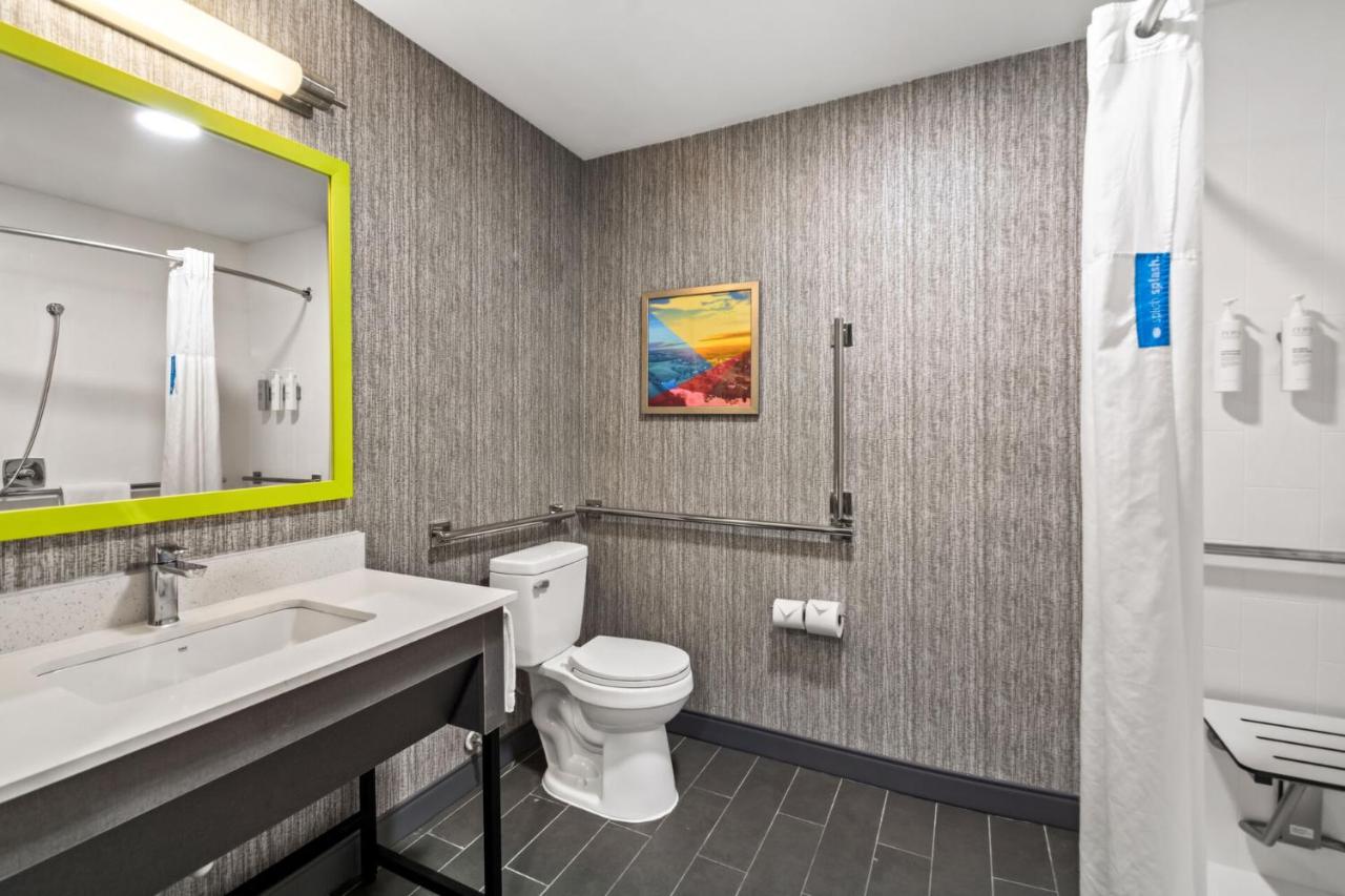 King Room - Disability Access/Non-Smoking at Hampton Inn Lexington/Georgetown