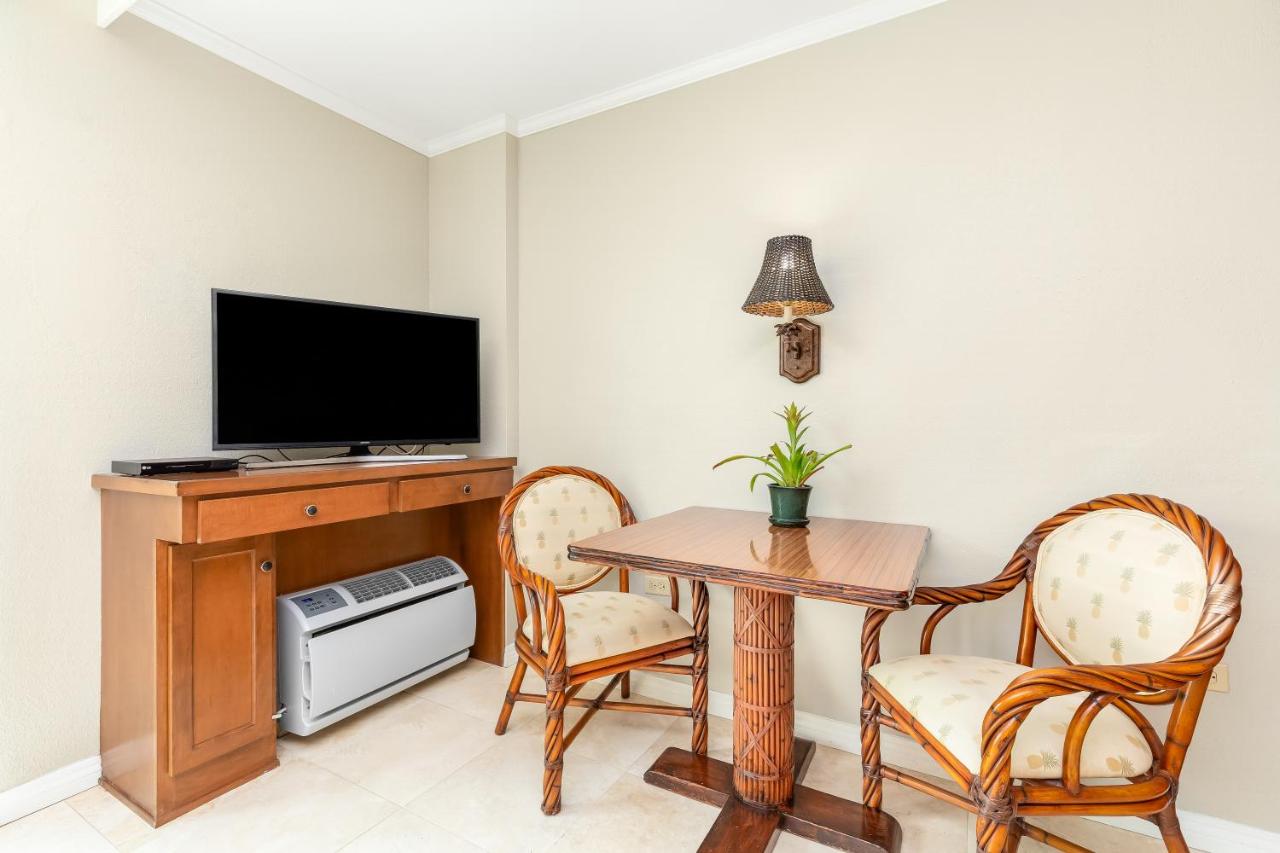 Queen Room with Partial Ocean View at Luana Waikiki Hotel & Suites