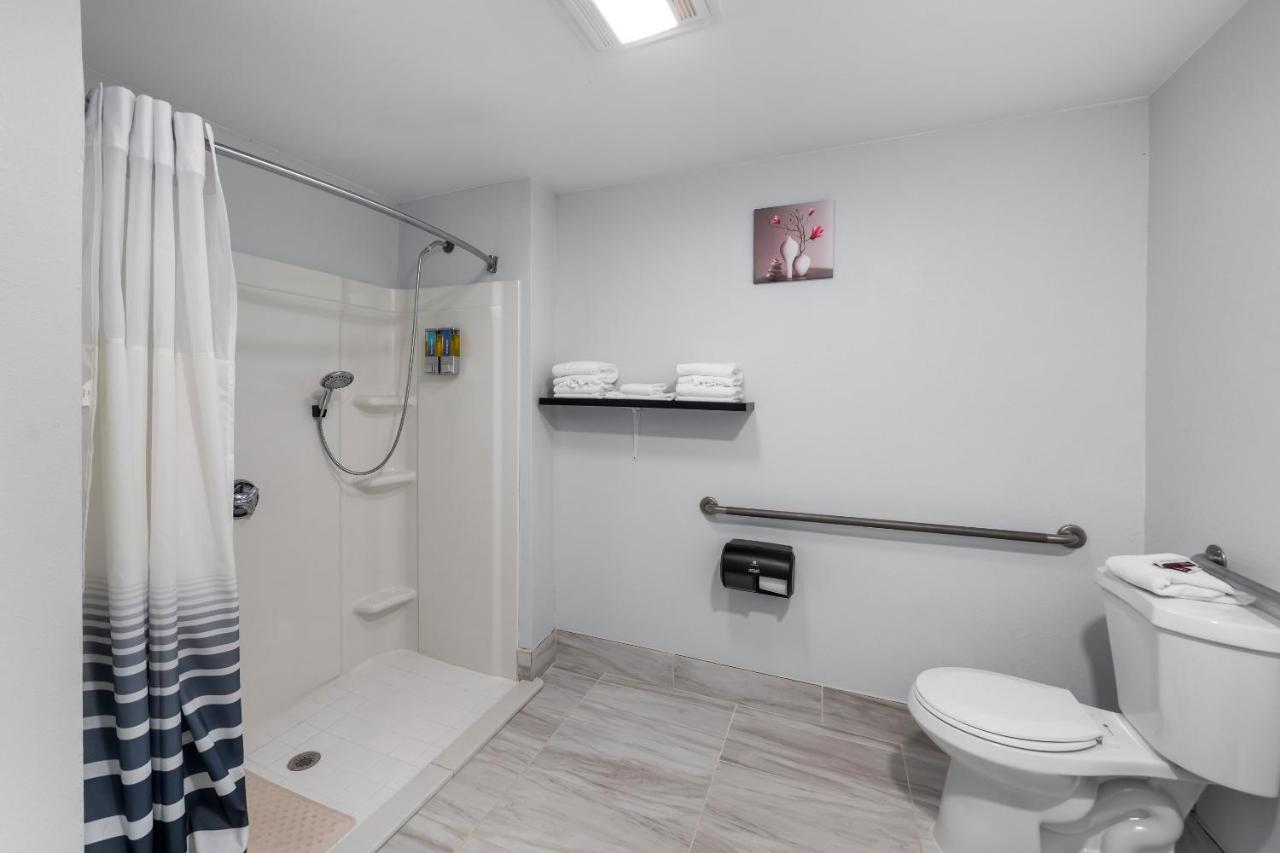  | The Admiralty Inn & Suites