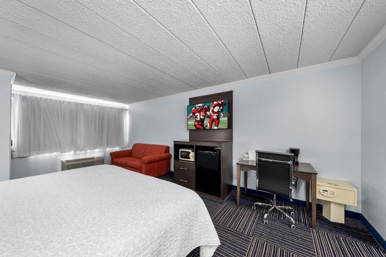 | The Admiralty Inn & Suites