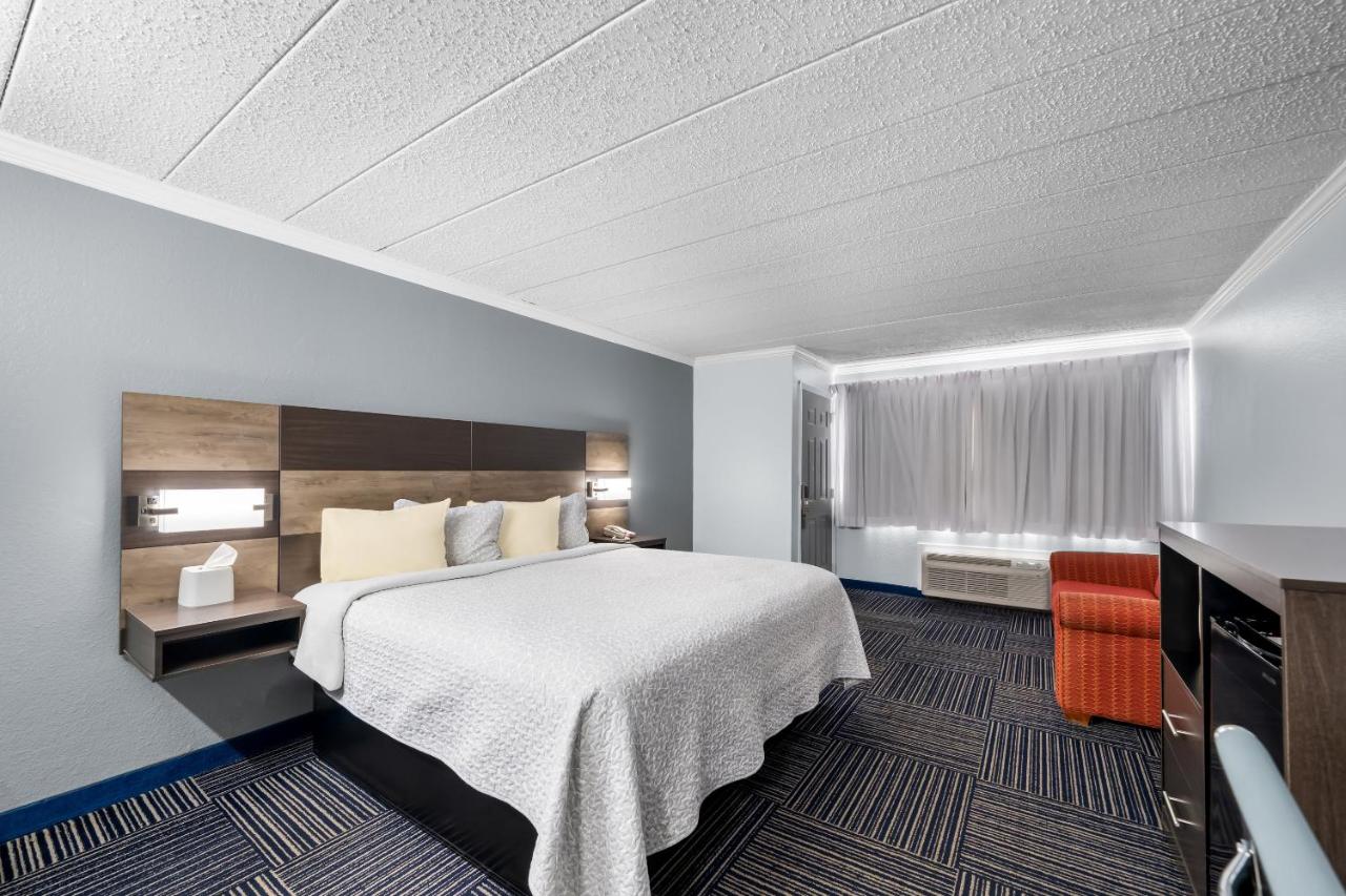 | The Admiralty Inn & Suites