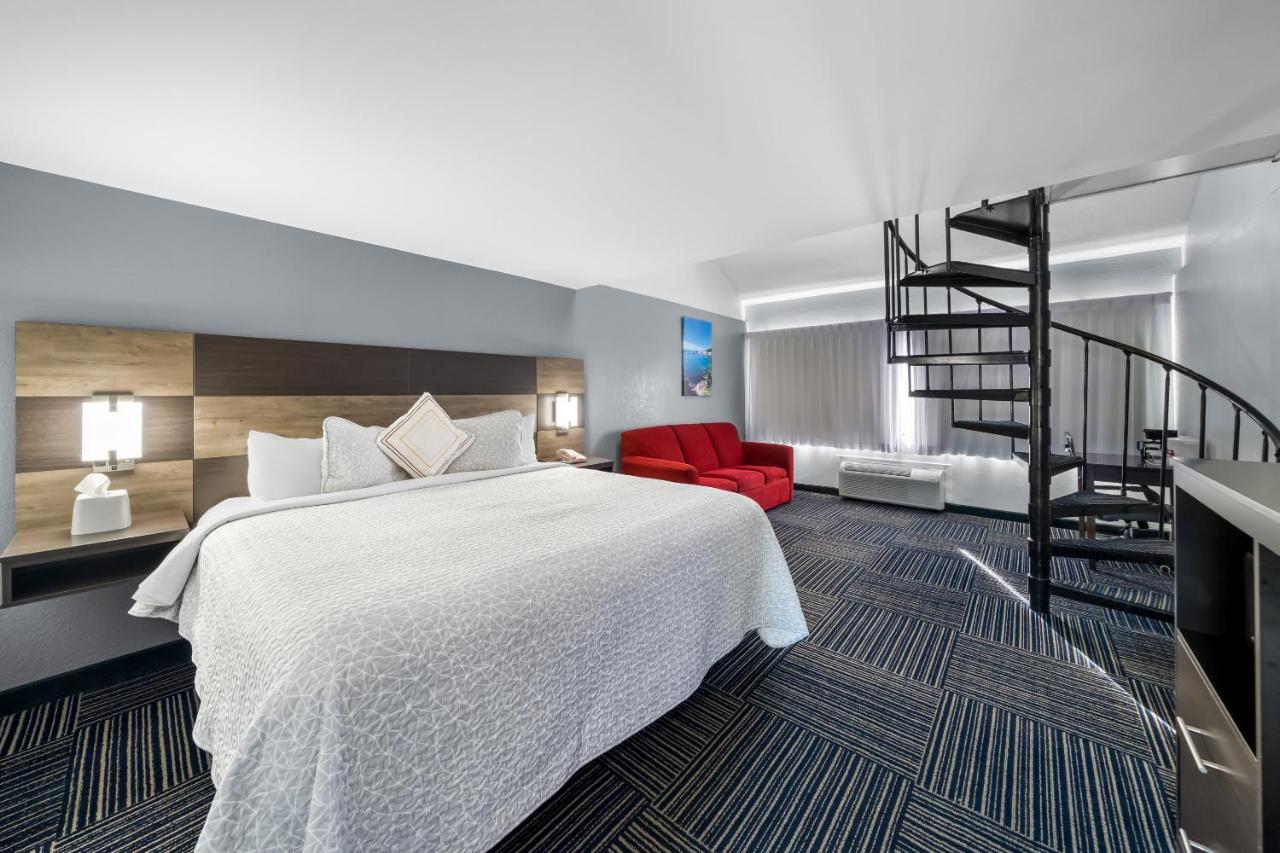 | The Admiralty Inn & Suites