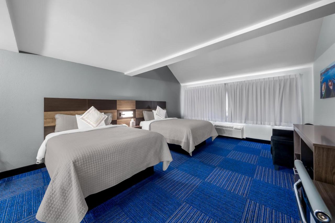| The Admiralty Inn & Suites