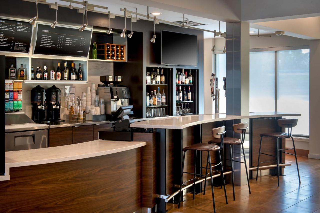 | Courtyard by Marriott New Haven Wallingford
