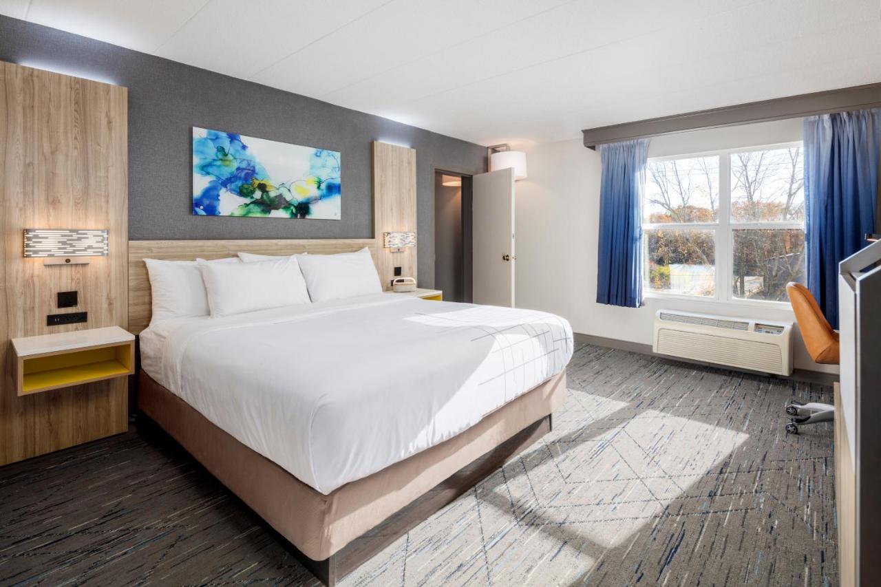 Executive King Room with Sofa Bed at La Quinta Inn & Suites by Wyndham Lexington Park - Patuxent