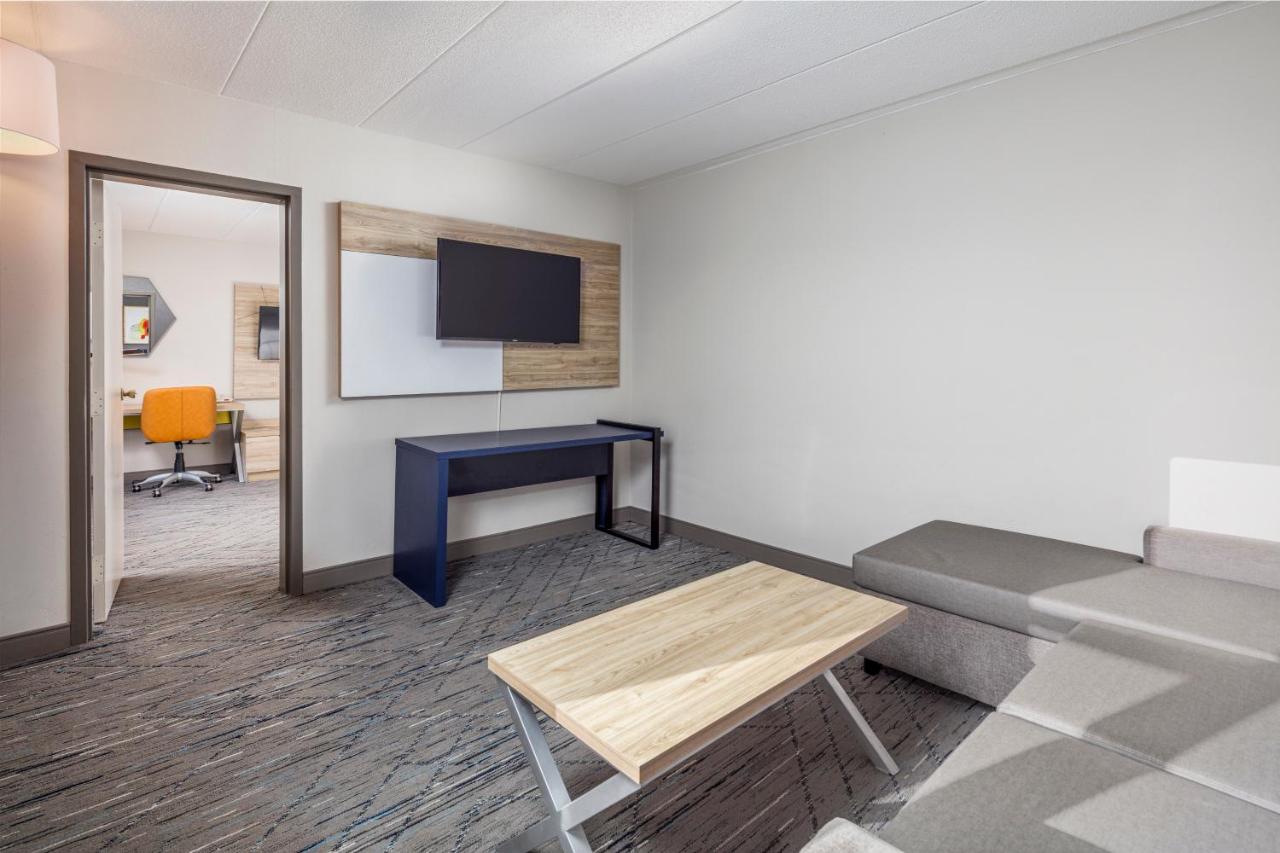 Executive King Room with Sofa Bed at La Quinta Inn & Suites by Wyndham Lexington Park - Patuxent