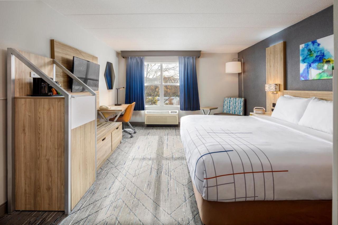 King Room - Mobility Access/Non-Smoking at La Quinta Inn & Suites by Wyndham Lexington Park - Patuxent