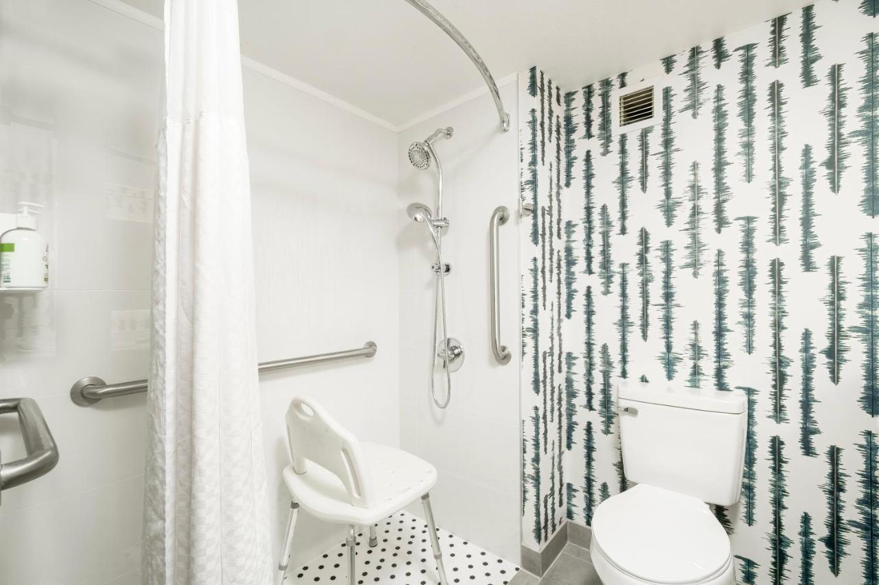 King Room - Mobility Access/Non-Smoking at La Quinta Inn & Suites by Wyndham Lexington Park - Patuxent