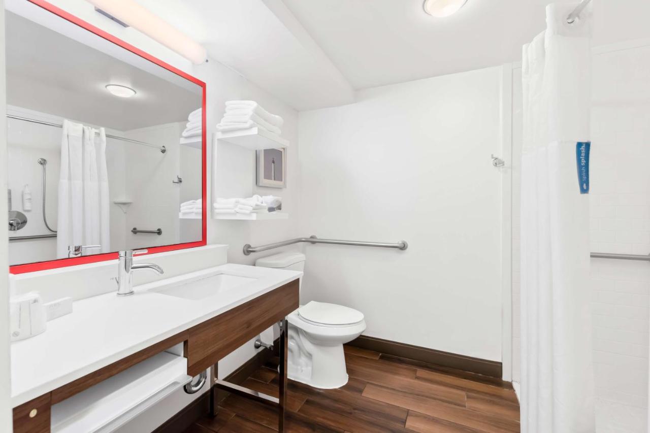 | Hampton Inn Pennsville