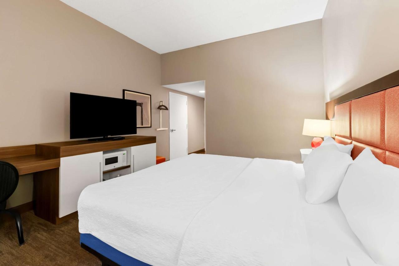 | Hampton Inn Pennsville