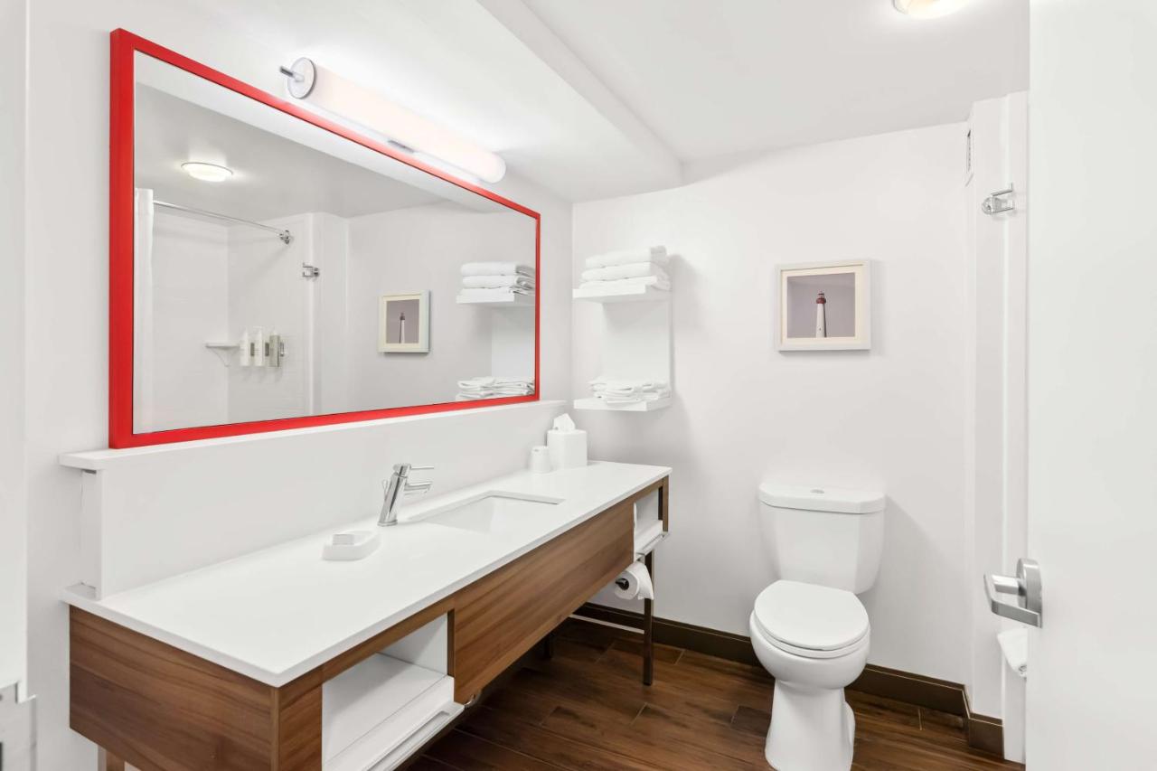 | Hampton Inn Pennsville