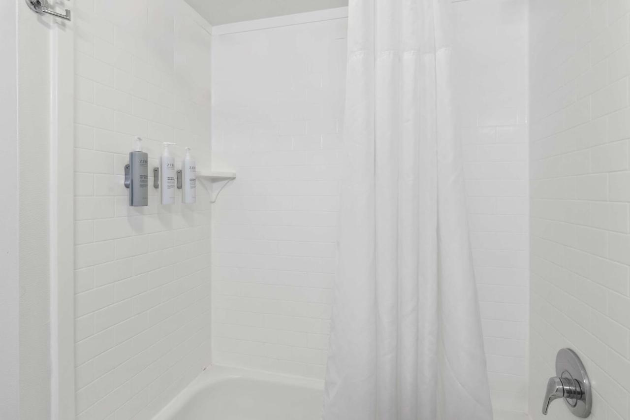 | Hampton Inn Pennsville