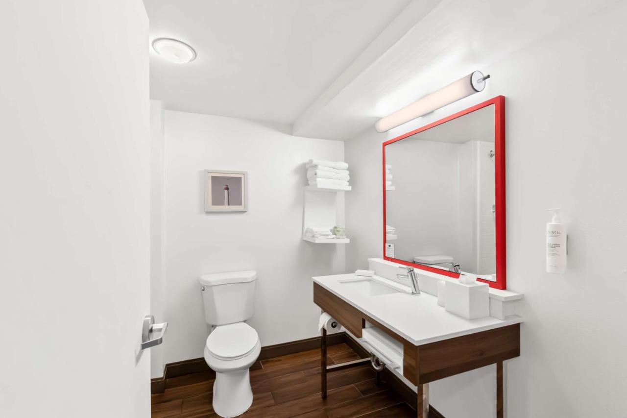 | Hampton Inn Pennsville