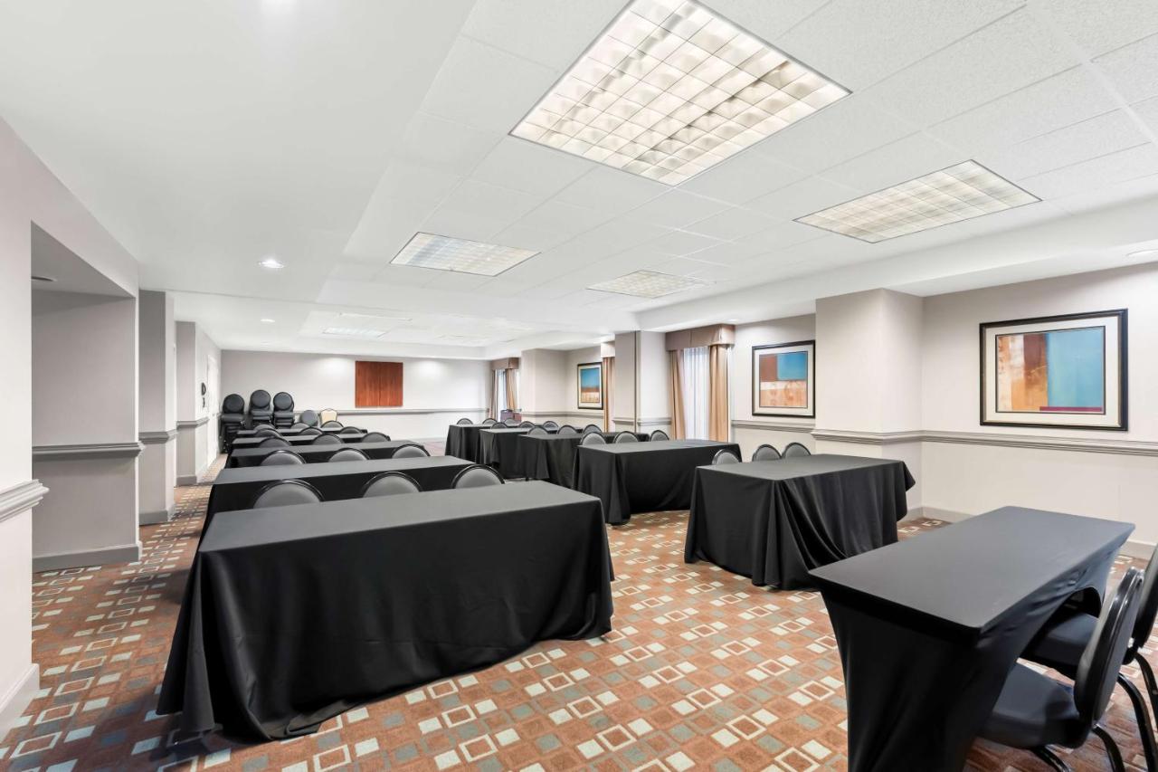 | Hampton Inn Pennsville