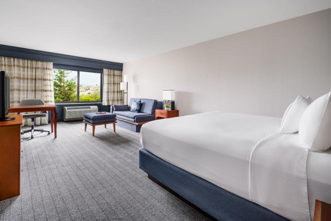 | Courtyard by Marriott Sacramento Folsom