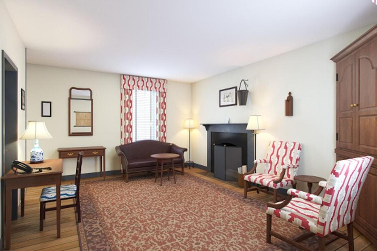 | Colonial Houses - A Colonial Williamsburg Hotel