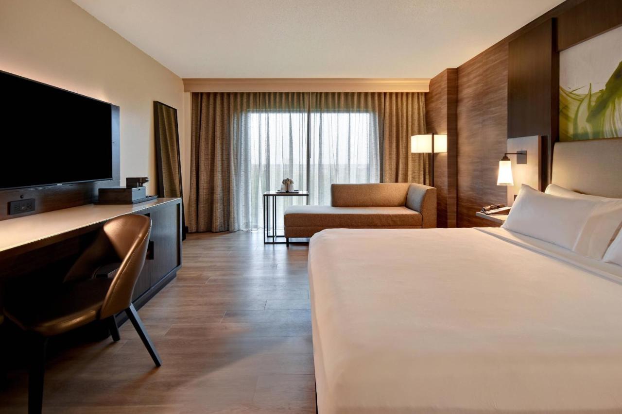 King Room with Golf View - Hearing Accessible at Dallas/Ft. Worth Marriott Hotel & Golf Club Champions Circle