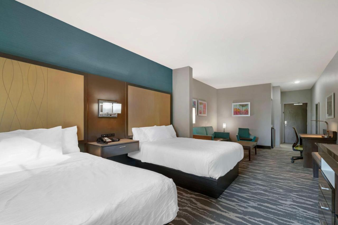 Queen Suite with Two Queen Beds - Disability Access Non-Smoking at Best Western PLUS Ruston Hotel