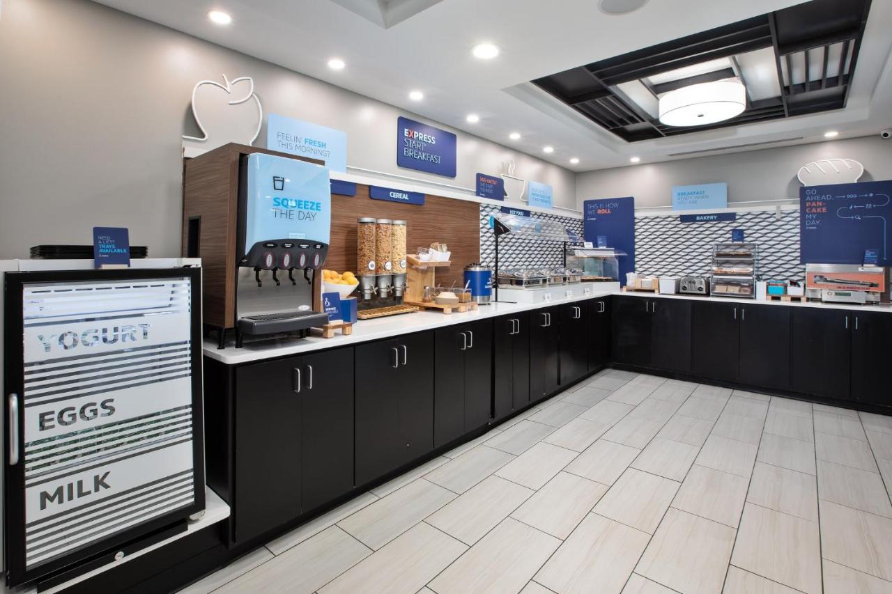 | Holiday Inn Express & Suites I-26 & Us 29 At Westgate Mall, an IHG Hotel