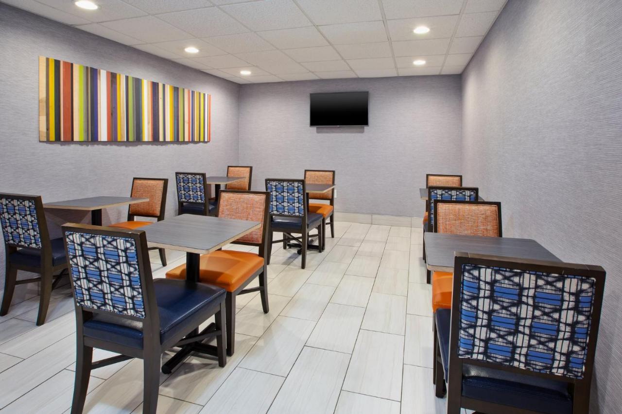 | Holiday Inn Express & Suites I-26 & Us 29 At Westgate Mall, an IHG Hotel