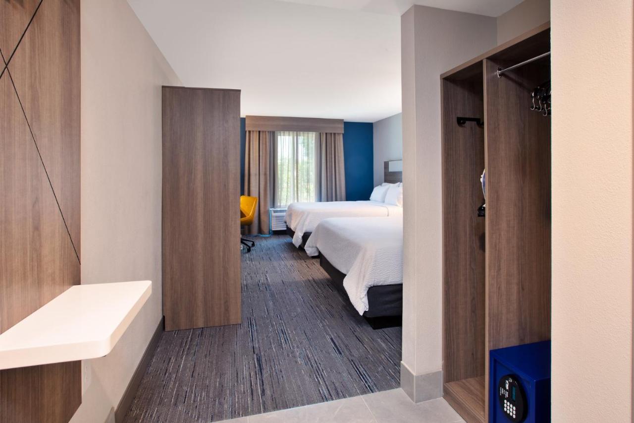 | Holiday Inn Express & Suites I-26 & Us 29 At Westgate Mall, an IHG Hotel