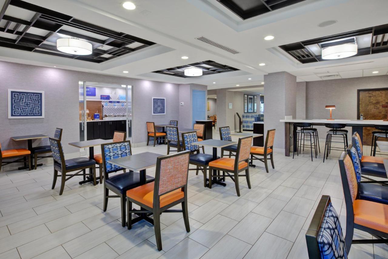 | Holiday Inn Express & Suites I-26 & Us 29 At Westgate Mall, an IHG Hotel