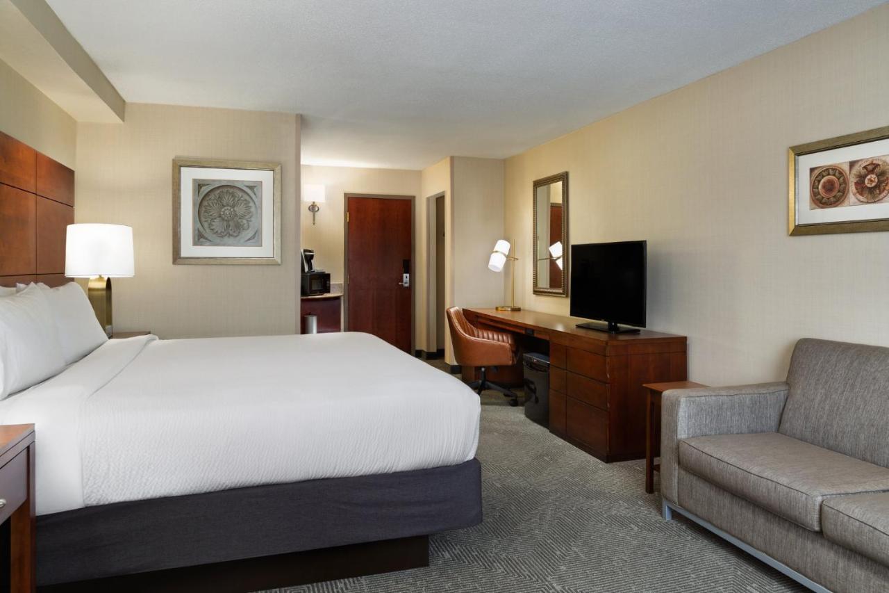 King Room with Sofa Bed - Non-Smoking at Holiday Inn National Airport/Crystal City by IHG