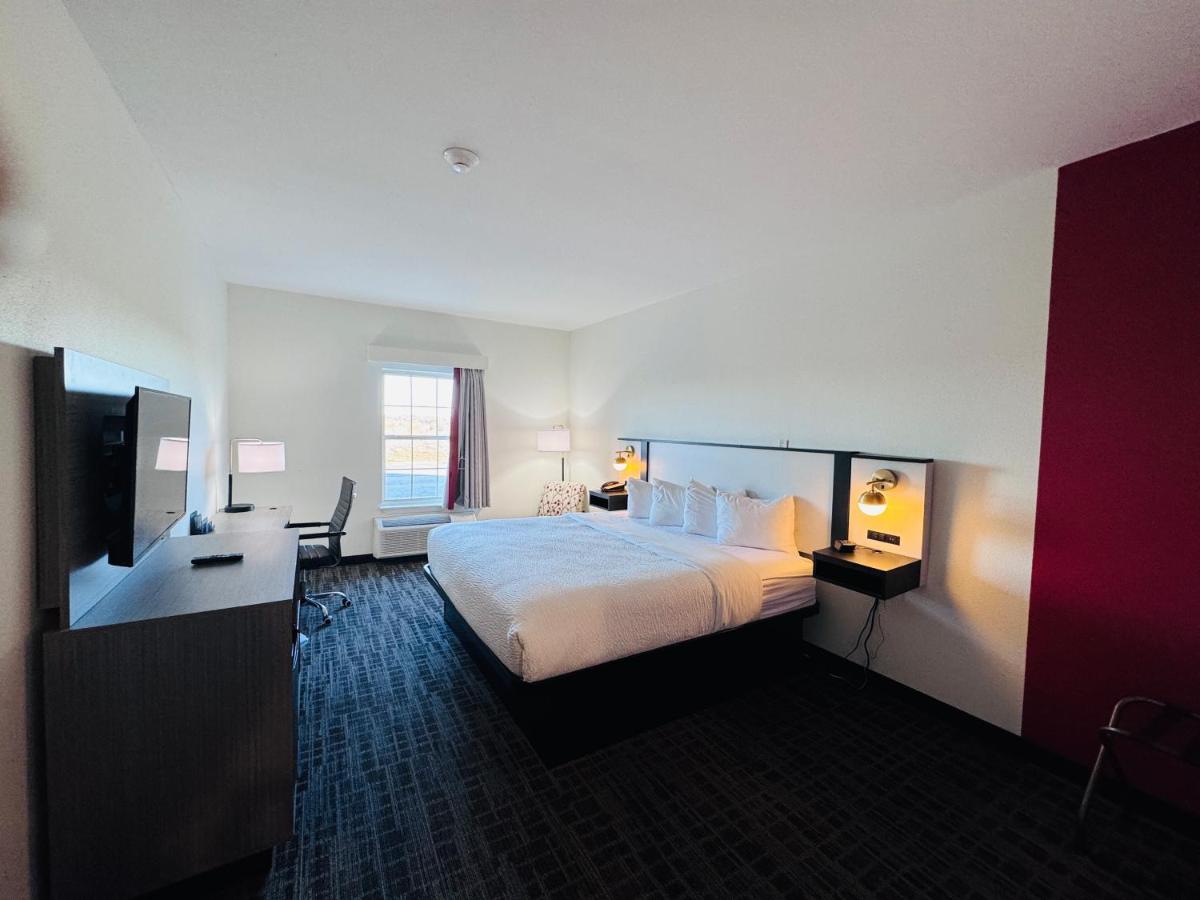 King Room - Disability Access/Non-Smoking at Ramada by Wyndham Sparta/At Speedway