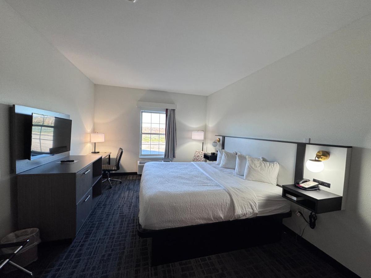 King Room - Non-Smoking at Ramada by Wyndham Sparta/At Speedway