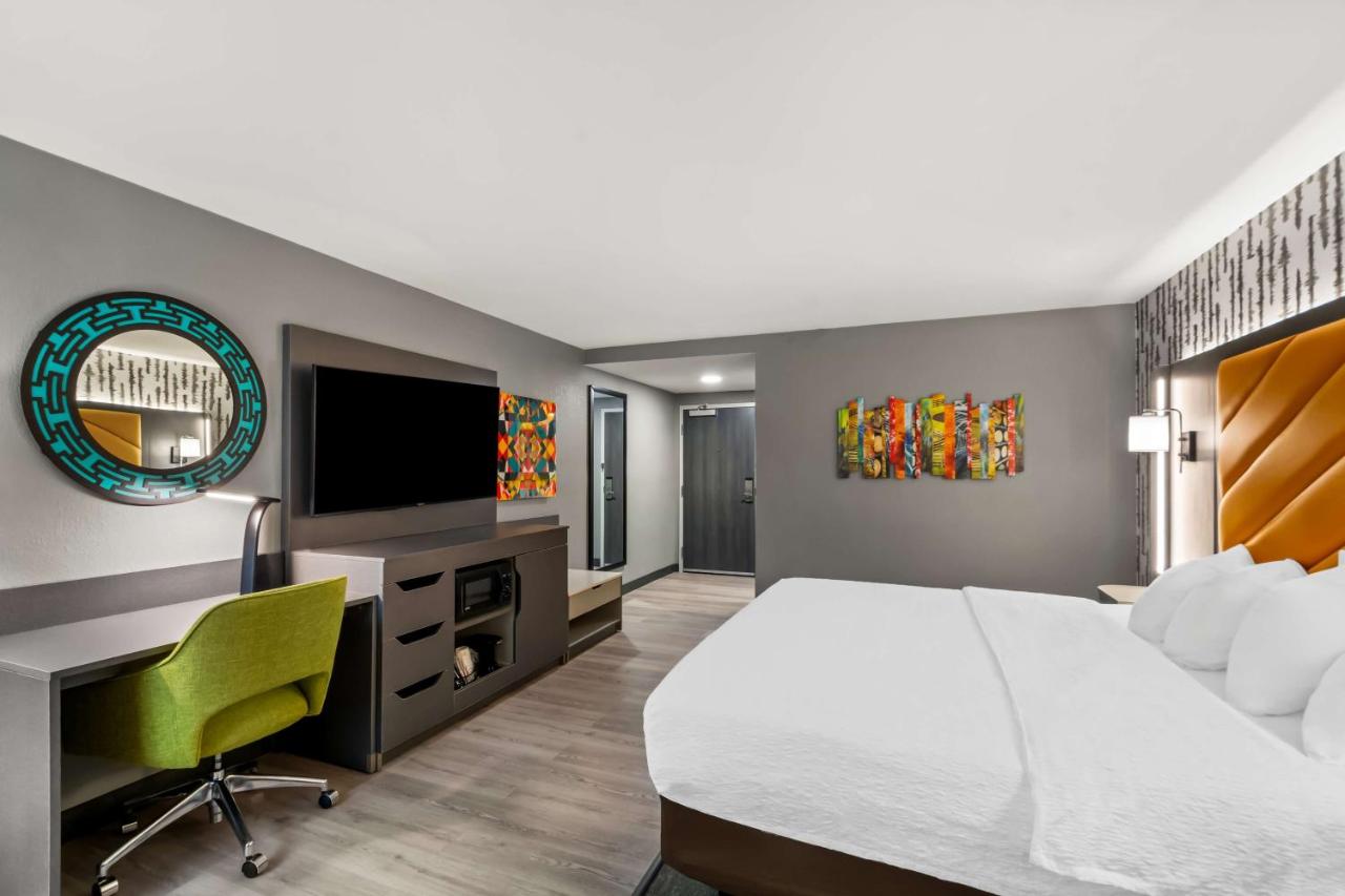 King Study with Sofa Bed - Non-Smoking at Hampton Inn Lexington/Georgetown