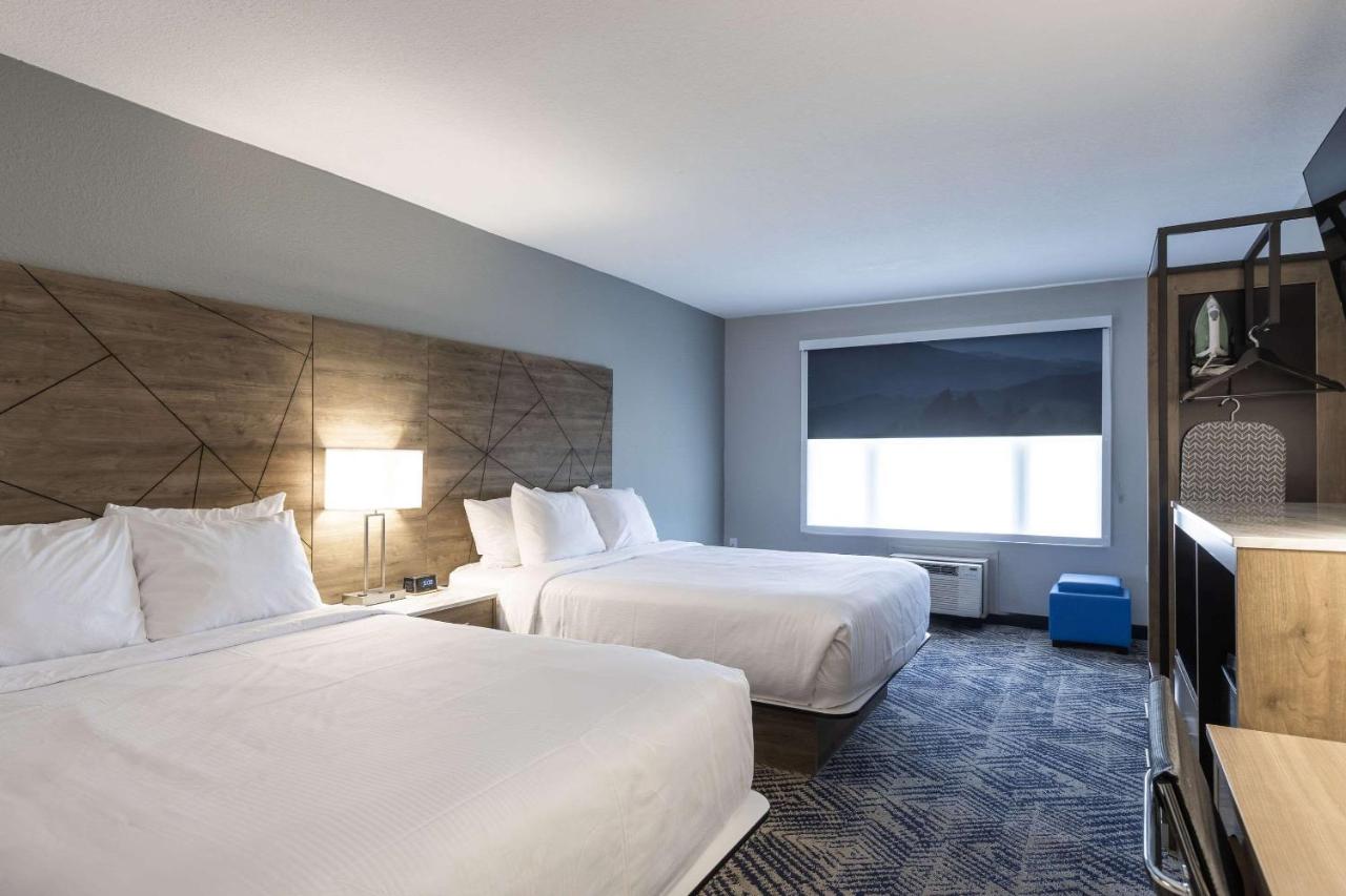 Queen Room with Two Queen Beds - Non-Smoking at Rodeway Inn & Suites near Outlet Mall - Asheville