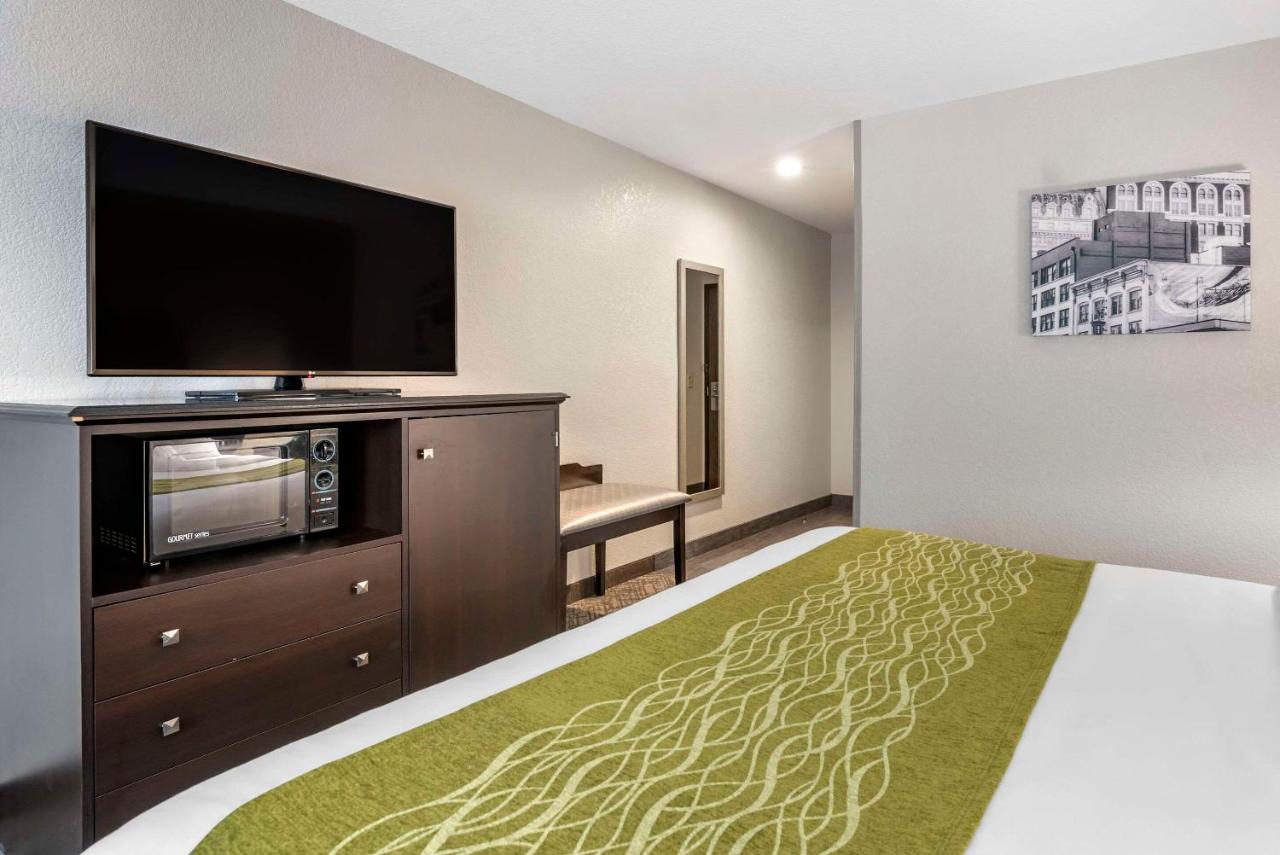 | Comfort Inn & Suites Tualatin - Lake Oswego South