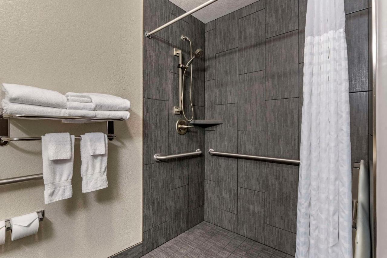 | Comfort Inn & Suites Tualatin - Lake Oswego South