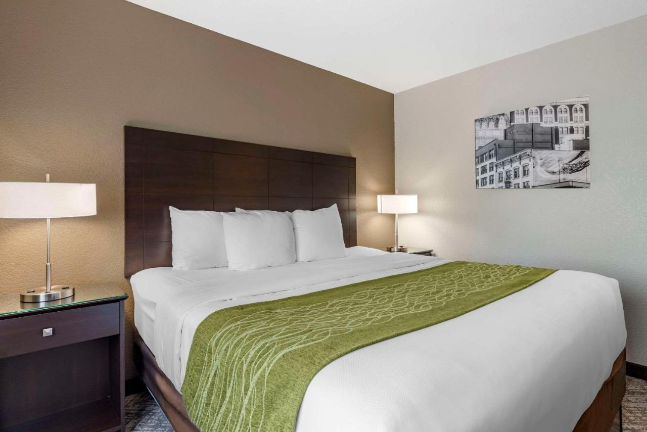 | Comfort Inn & Suites Tualatin - Lake Oswego South