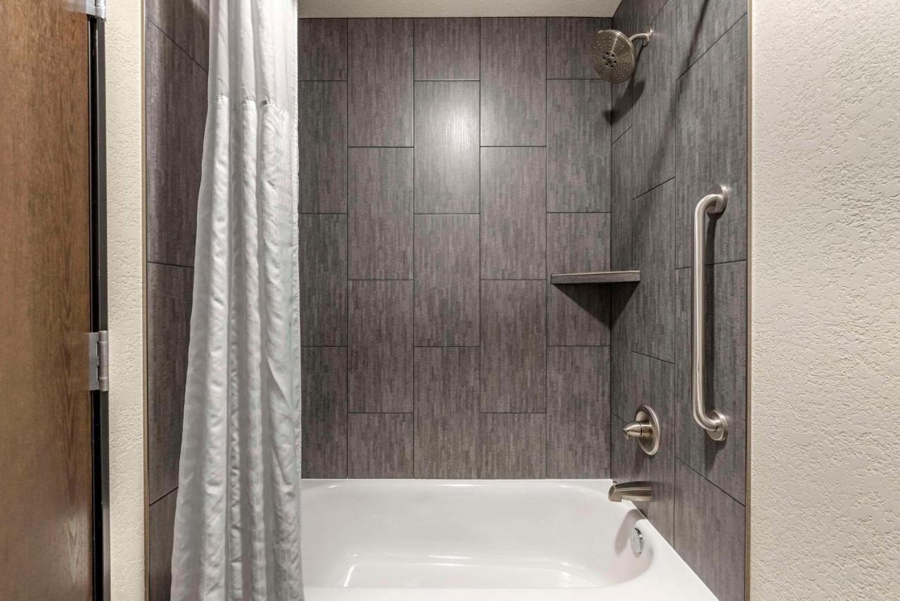 | Comfort Inn & Suites Tualatin - Lake Oswego South
