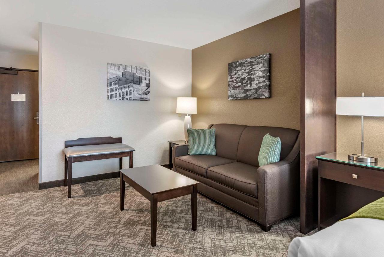 | Comfort Inn & Suites Tualatin - Lake Oswego South