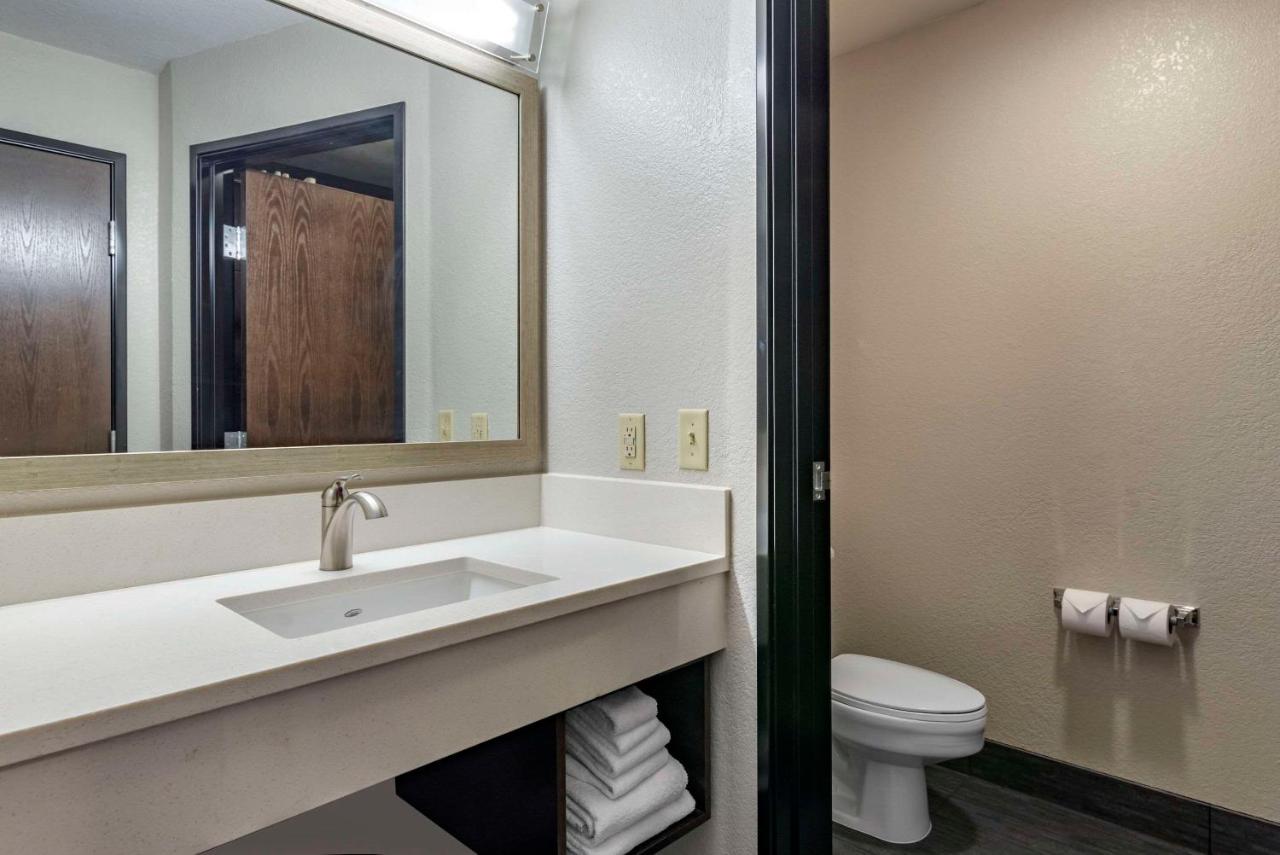| Comfort Inn & Suites Tualatin - Lake Oswego South
