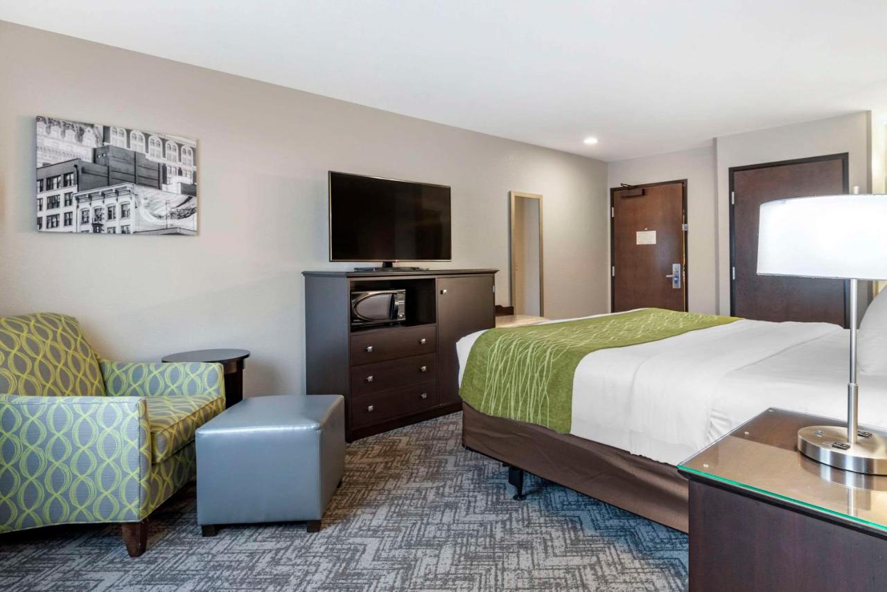 | Comfort Inn & Suites Tualatin - Lake Oswego South