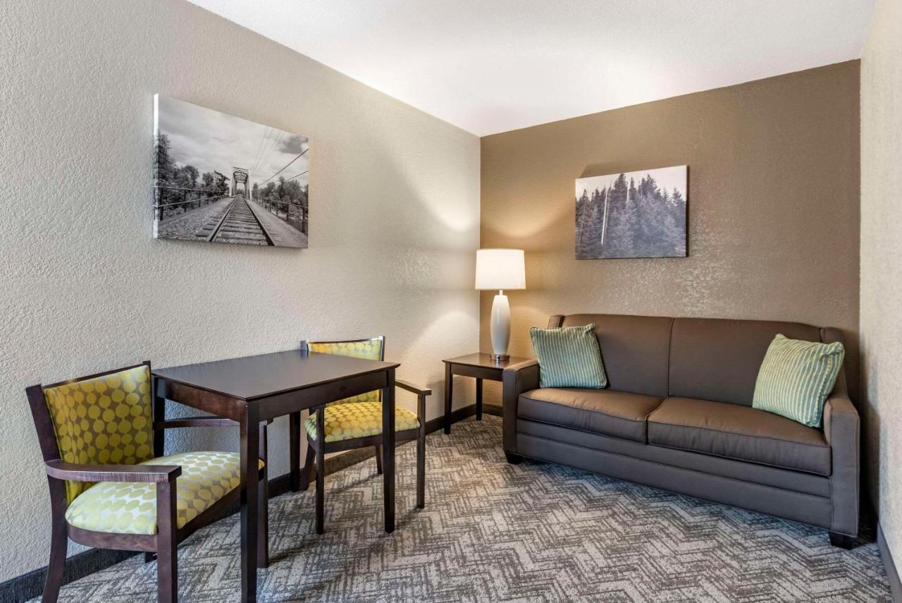 | Comfort Inn & Suites Tualatin - Lake Oswego South
