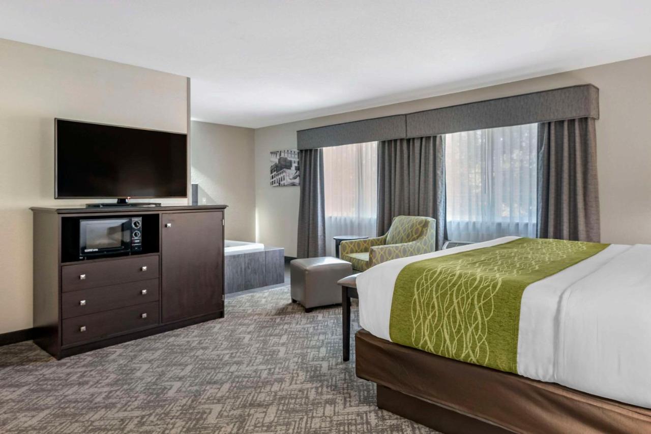 | Comfort Inn & Suites Tualatin - Lake Oswego South