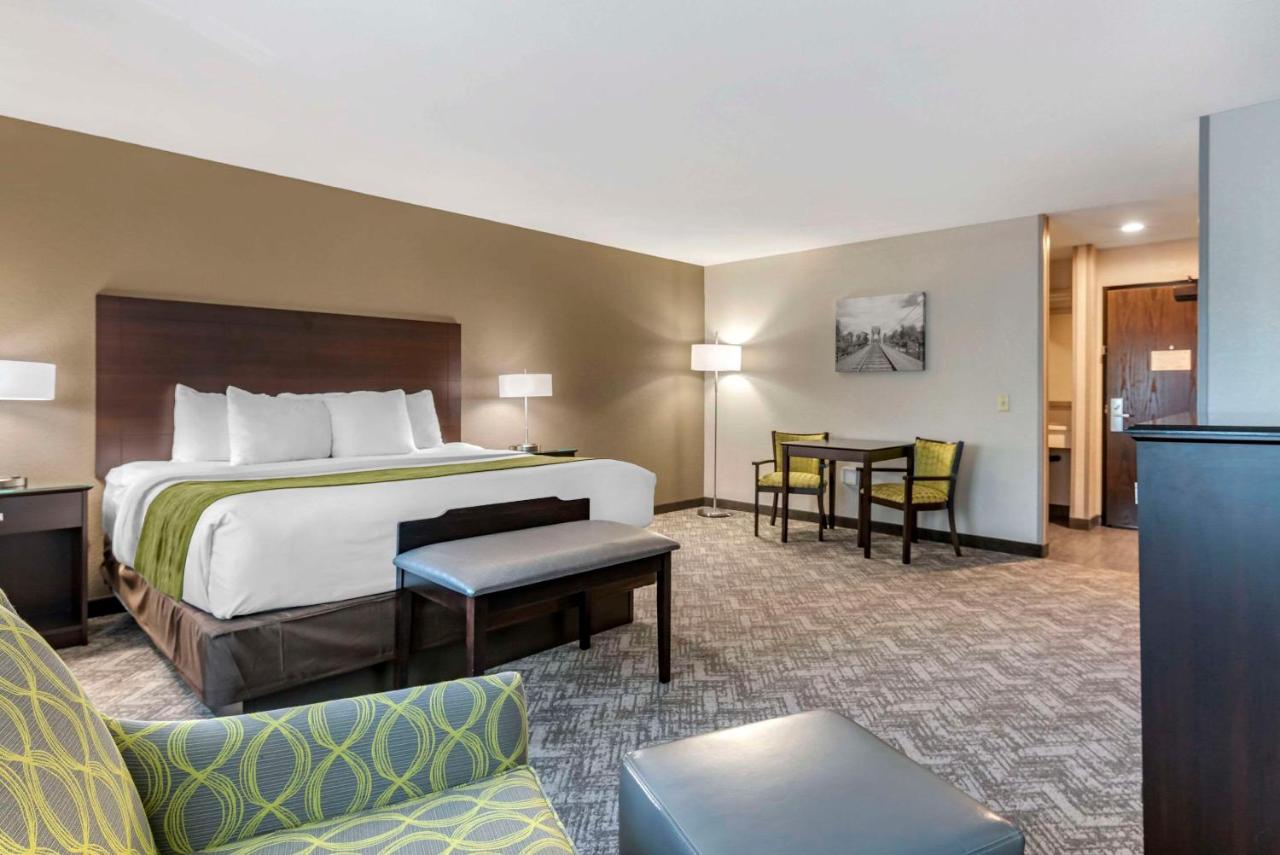 | Comfort Inn & Suites Tualatin - Lake Oswego South