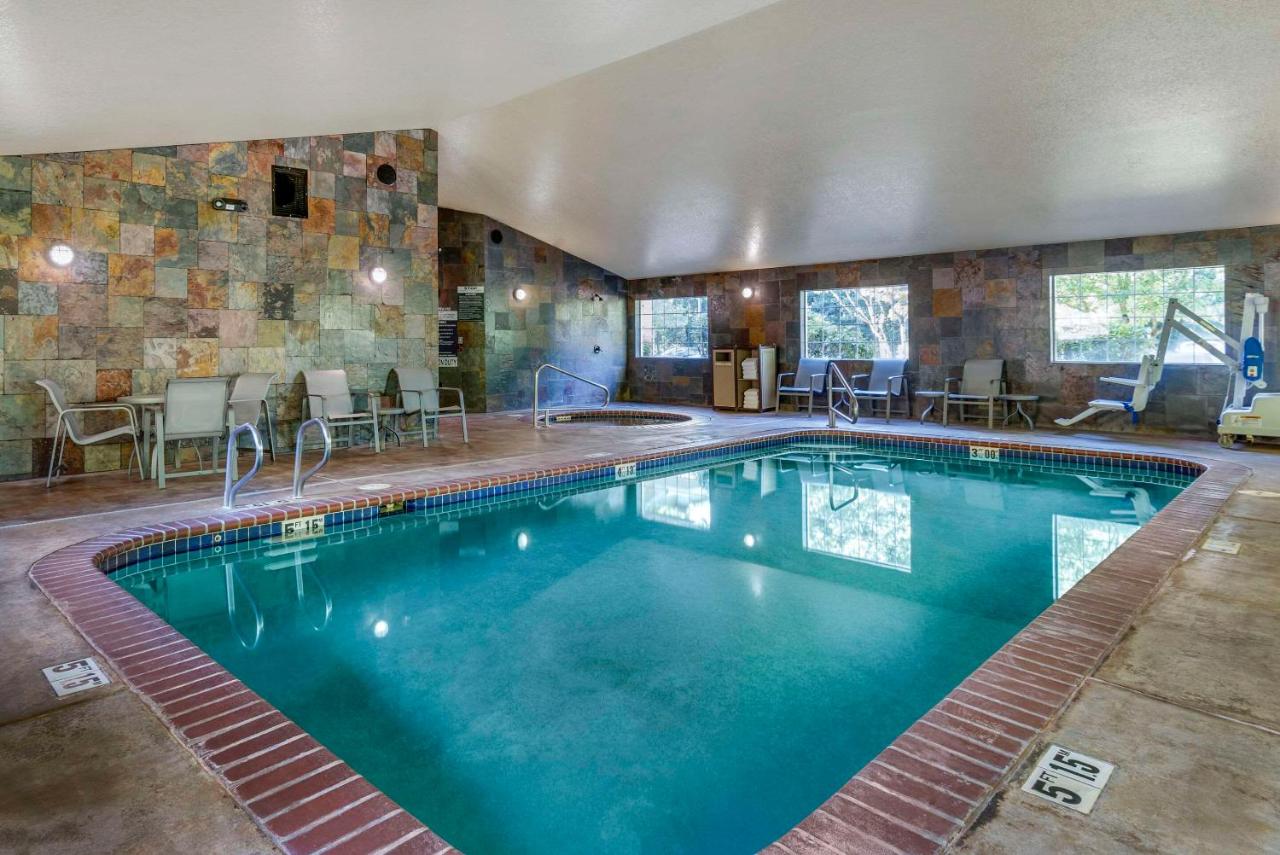 | Comfort Inn & Suites Tualatin - Lake Oswego South