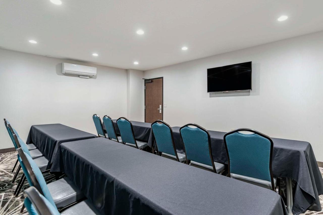 | Comfort Inn & Suites Tualatin - Lake Oswego South