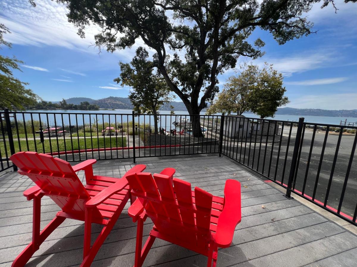 Deluxe Queen Suite at Clear Lake Cottages & Marina