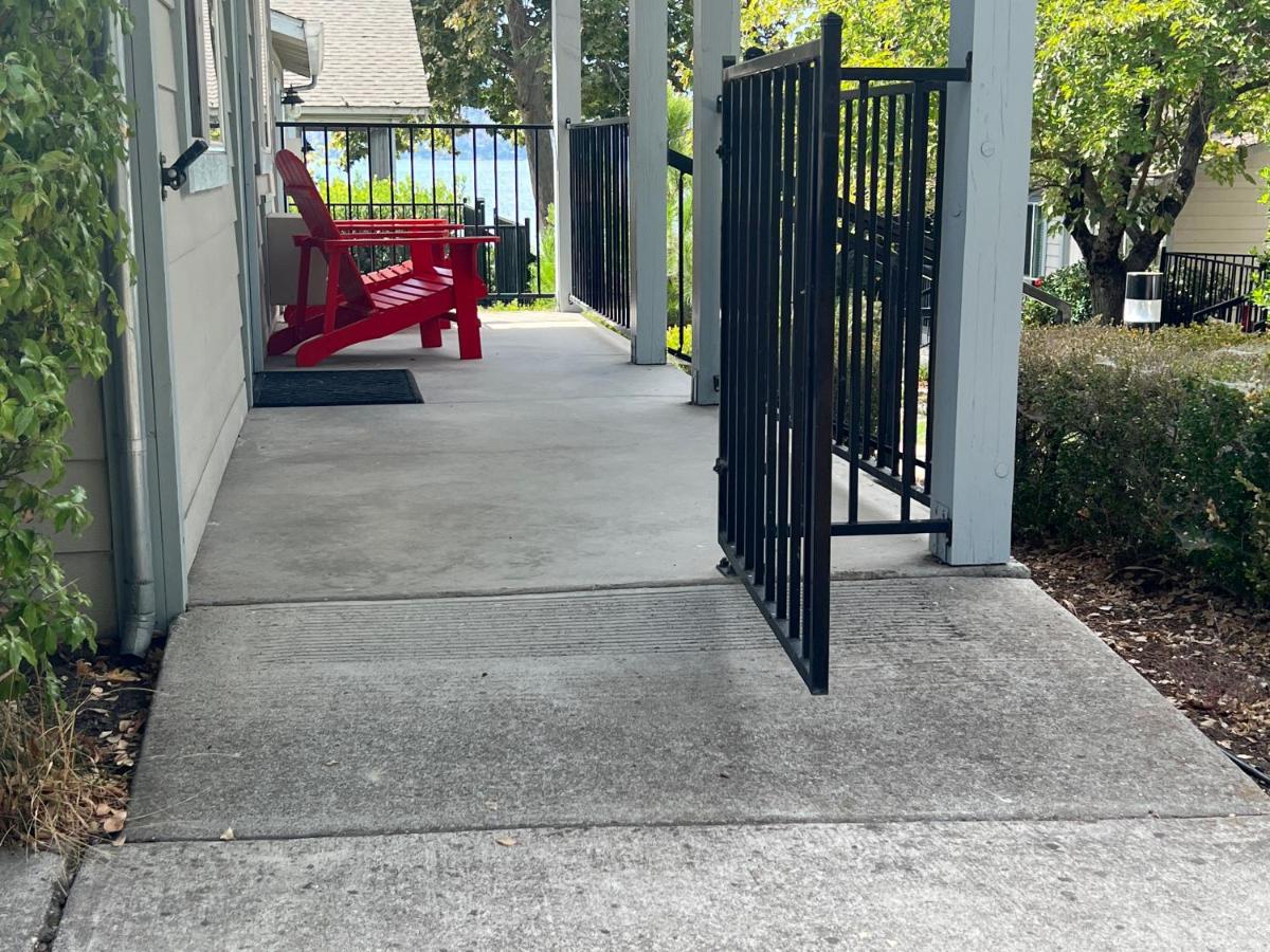 Queen Studio - Disability Access at Clear Lake Cottages & Marina