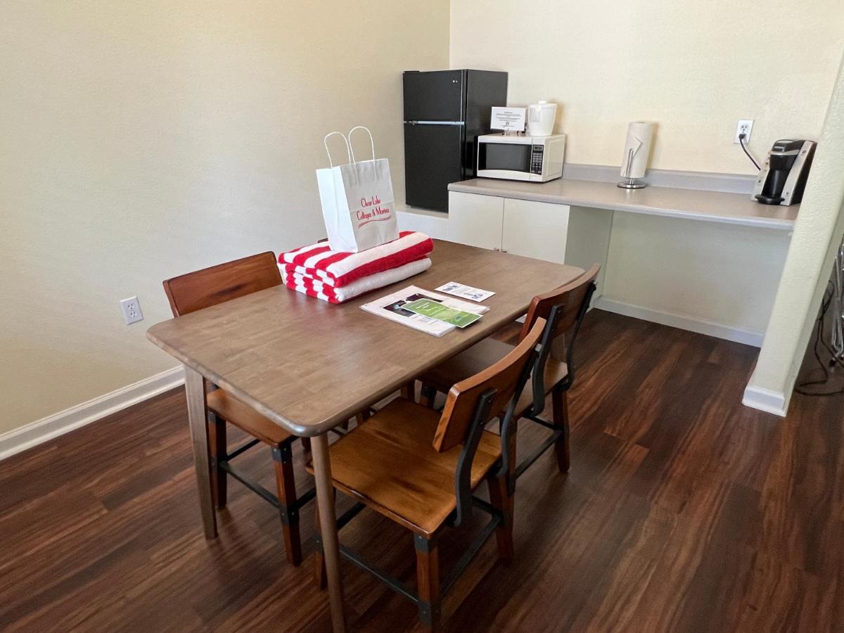 Queen Studio - Disability Access at Clear Lake Cottages & Marina