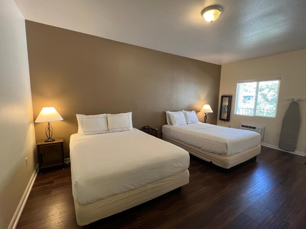 Queen Studio - Disability Access at Clear Lake Cottages & Marina