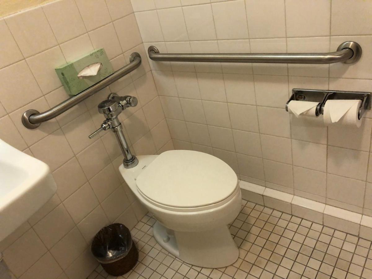 Queen Studio - Disability Access at Clear Lake Cottages & Marina